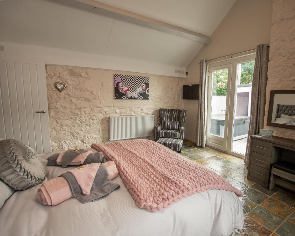 Dwylig Isa Holiday Cottages Rhuddlan Bagian luar foto