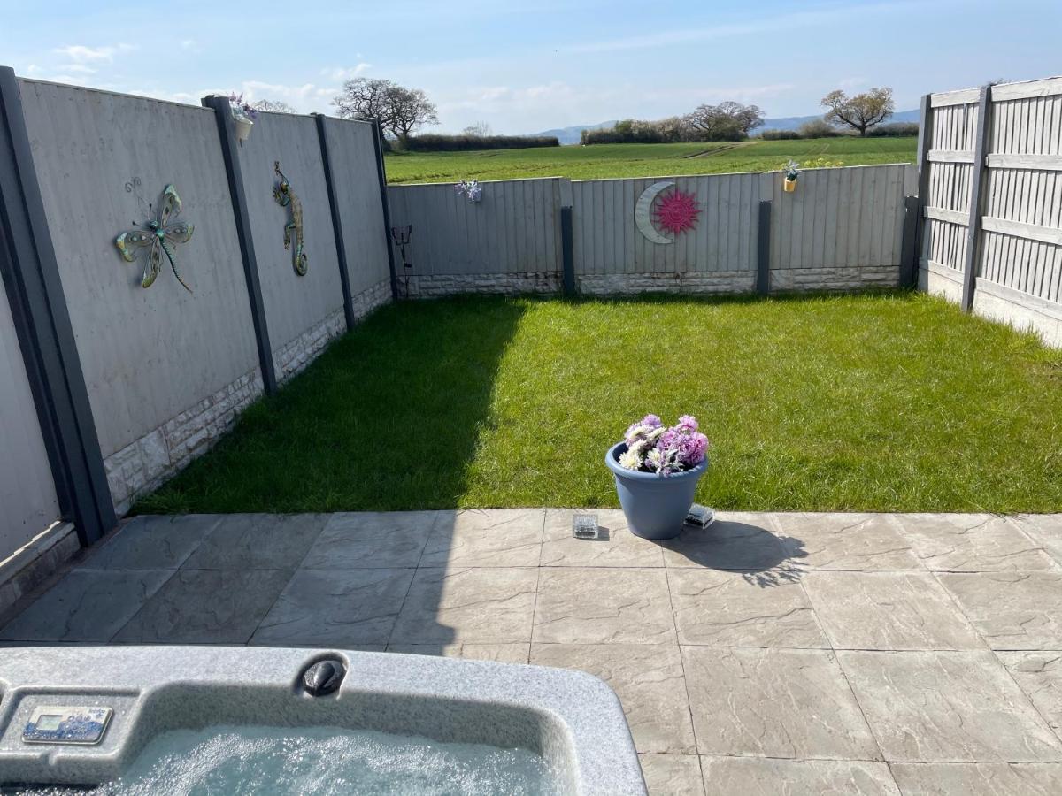 Dwylig Isa Holiday Cottages Rhuddlan Bagian luar foto