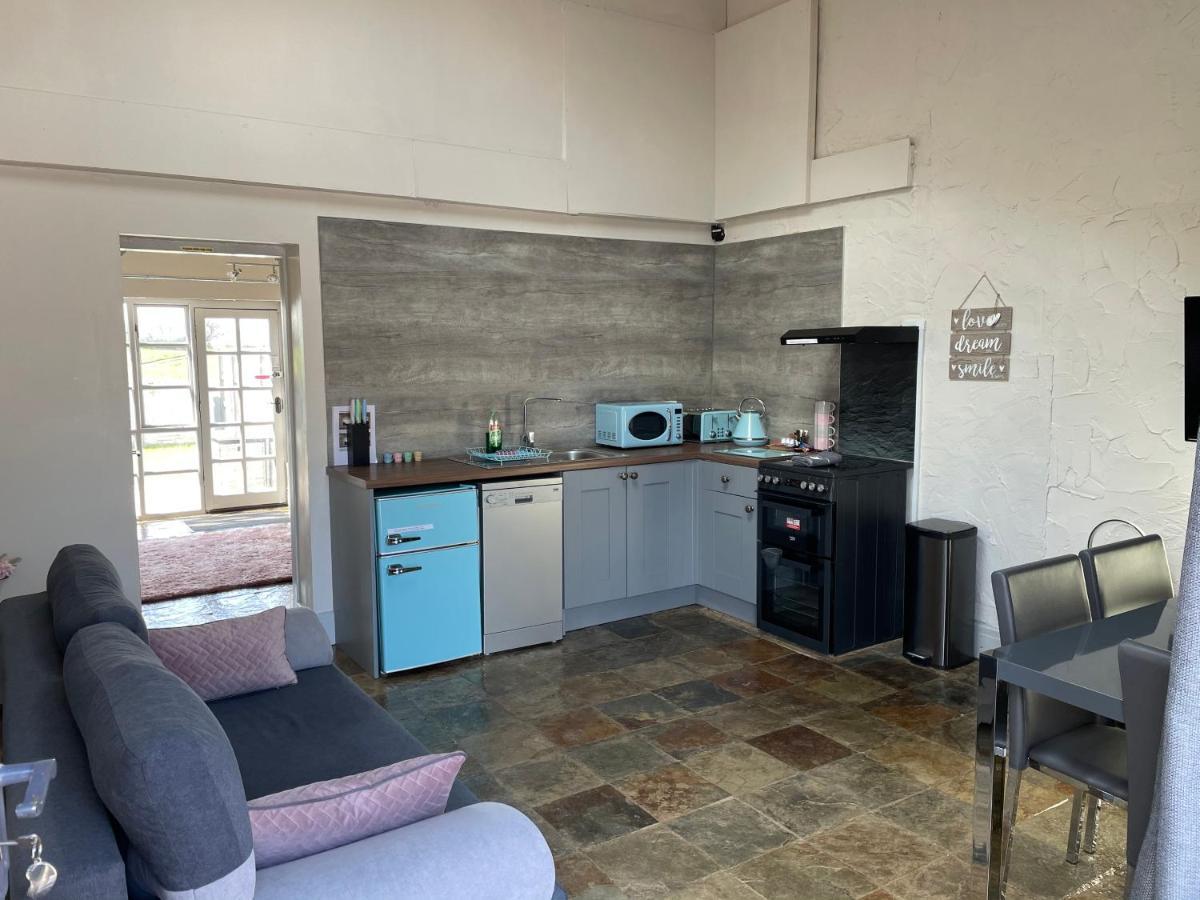 Dwylig Isa Holiday Cottages Rhuddlan Bagian luar foto