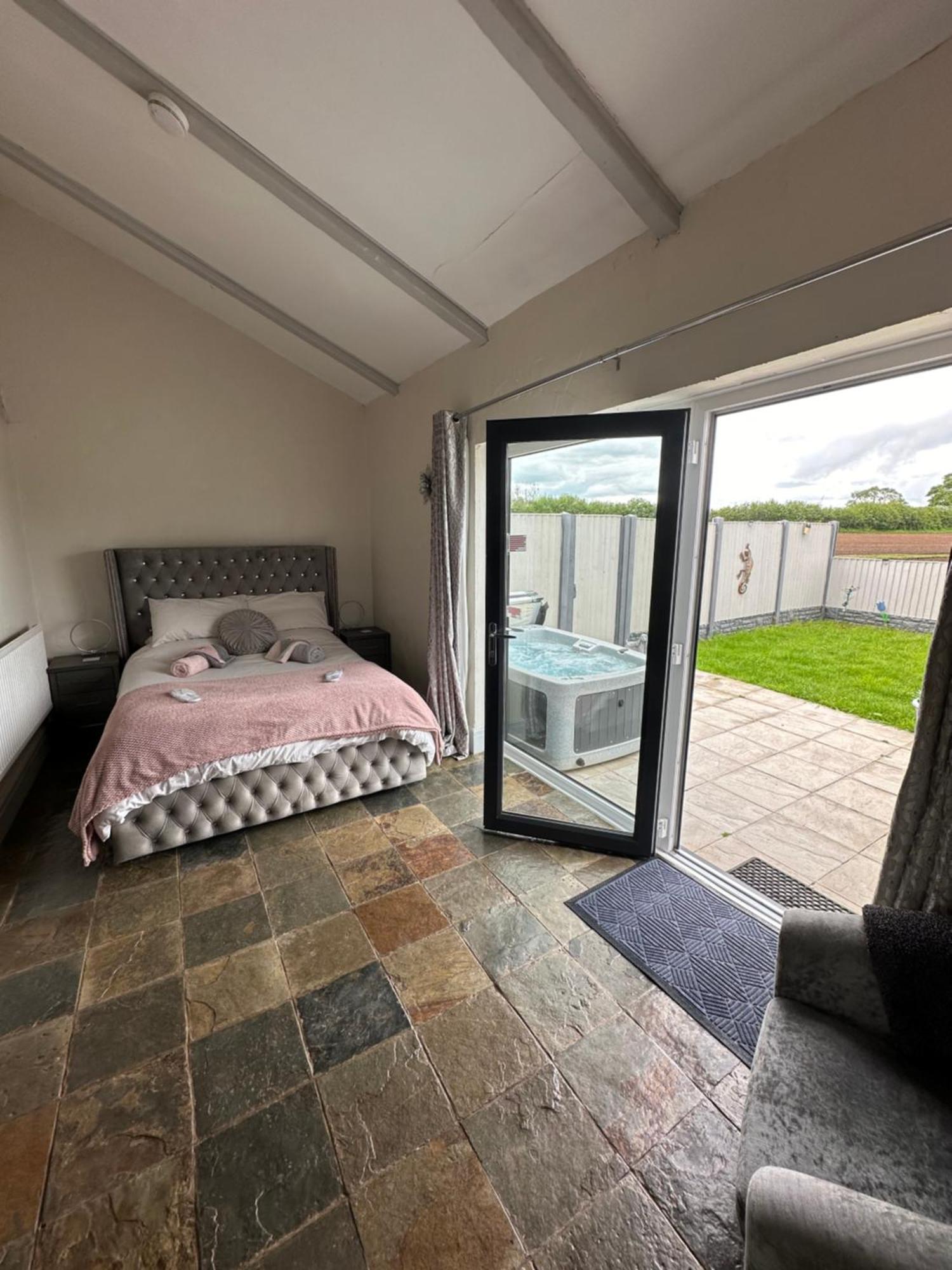 Dwylig Isa Holiday Cottages Rhuddlan Ruang foto