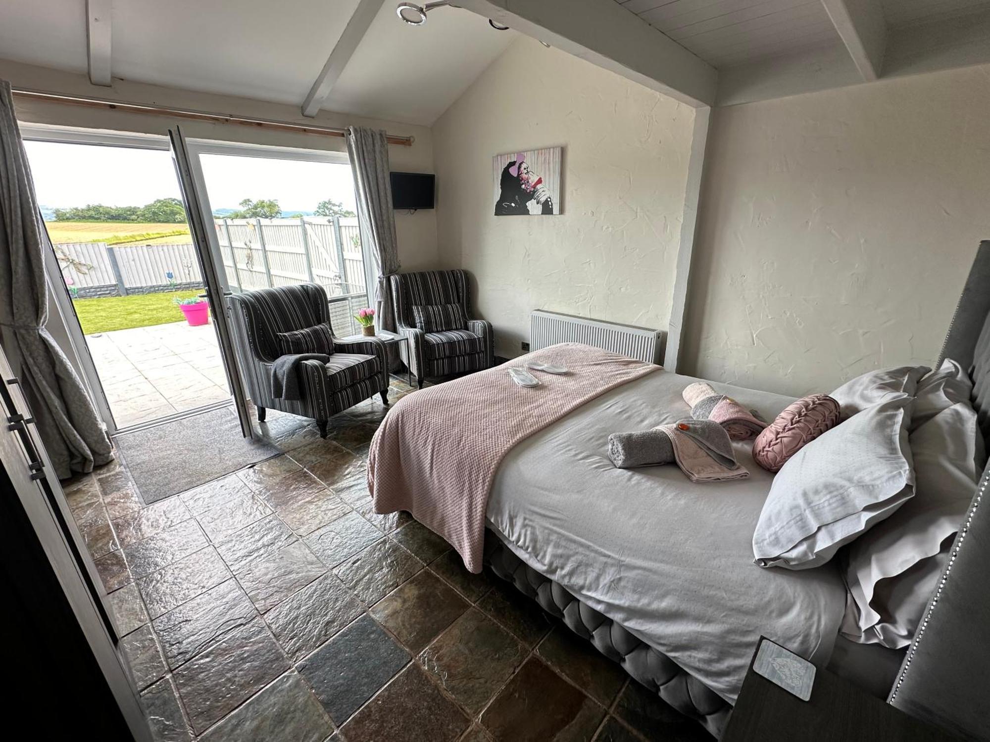 Dwylig Isa Holiday Cottages Rhuddlan Bagian luar foto
