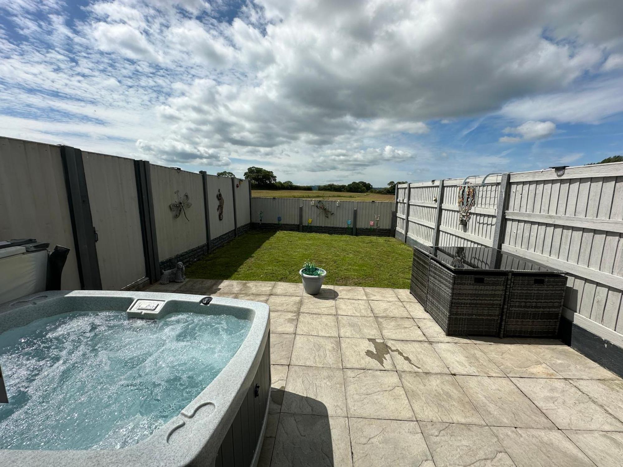 Dwylig Isa Holiday Cottages Rhuddlan Bagian luar foto