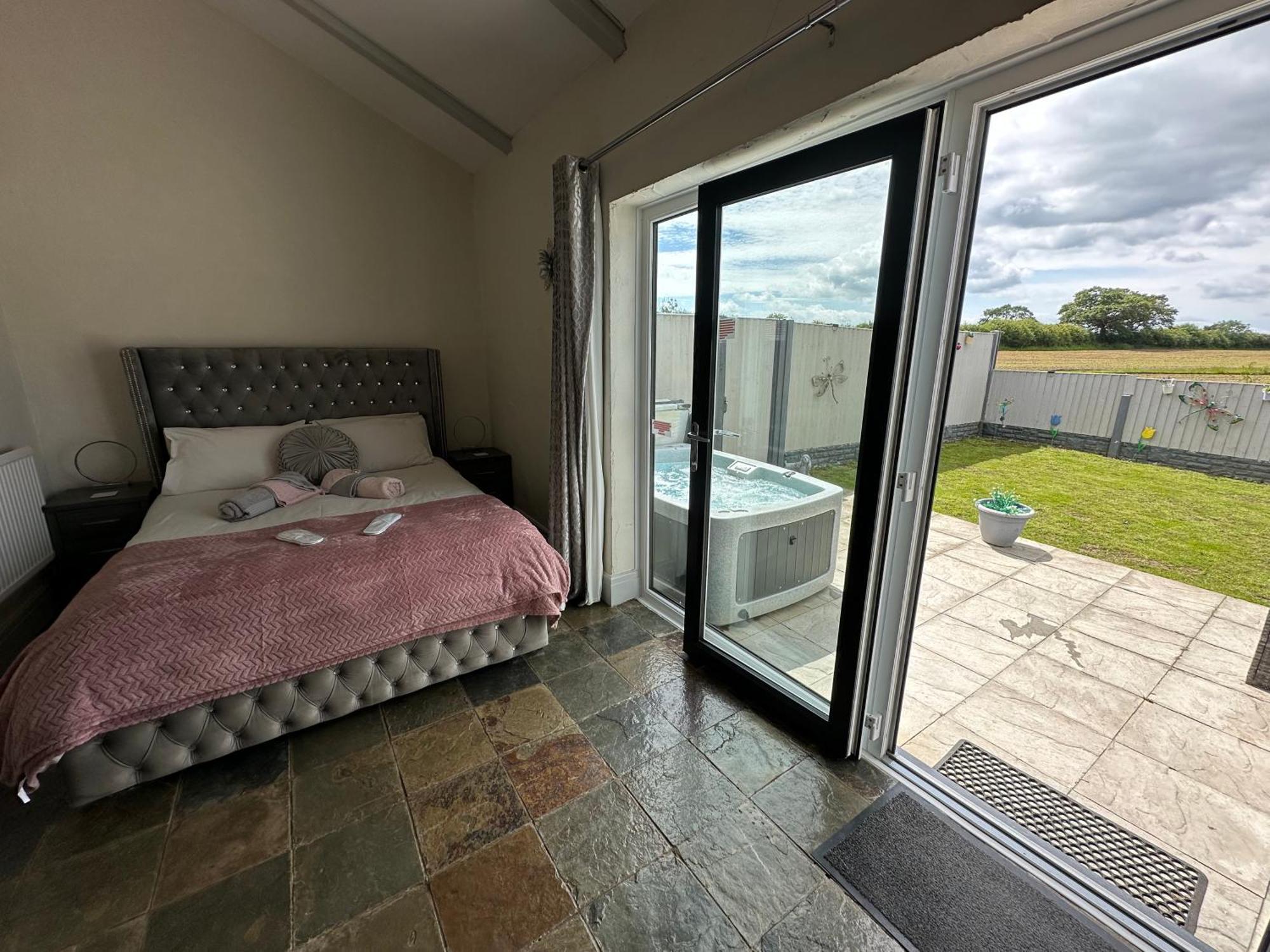 Dwylig Isa Holiday Cottages Rhuddlan Bagian luar foto