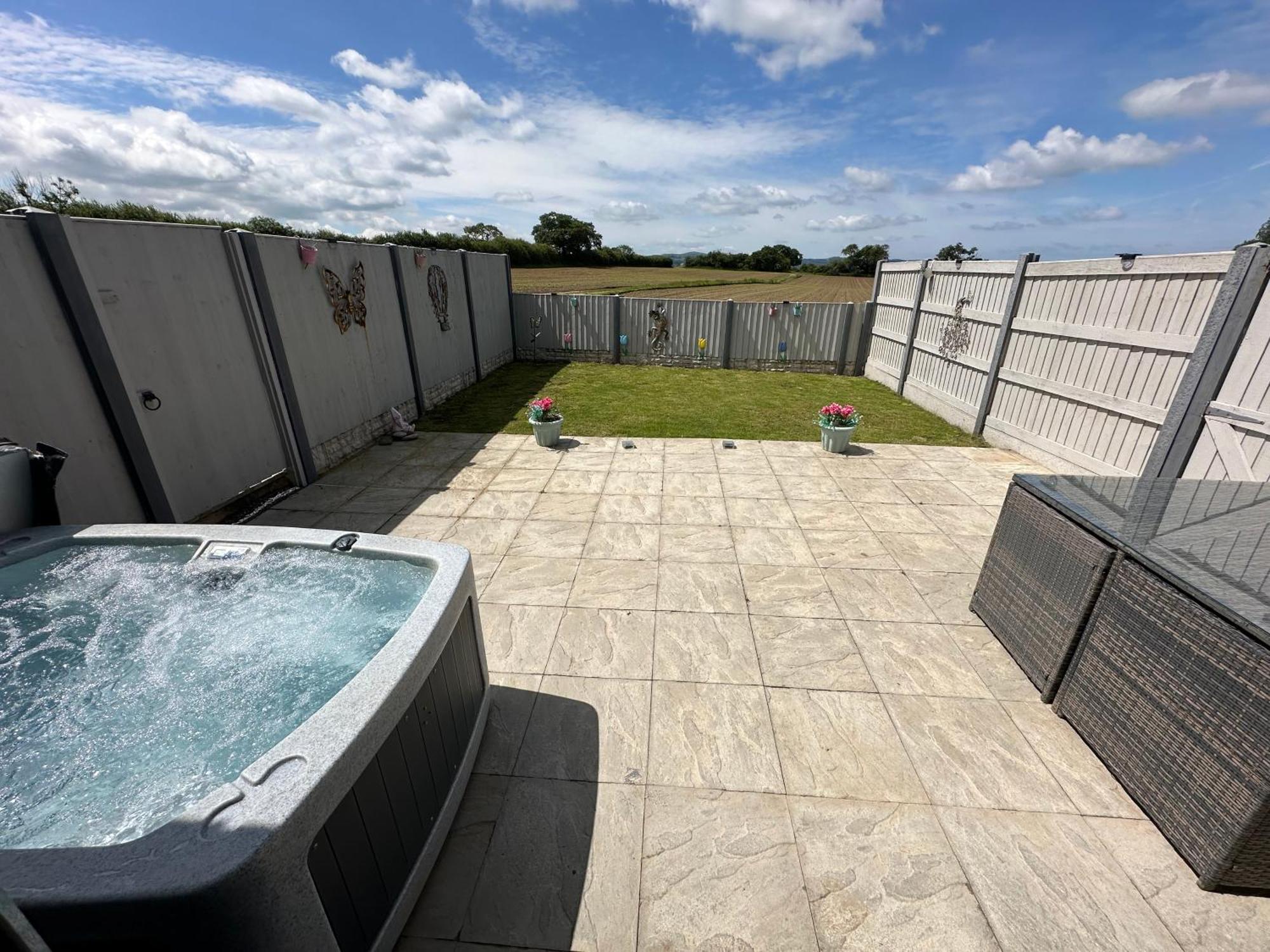 Dwylig Isa Holiday Cottages Rhuddlan Bagian luar foto