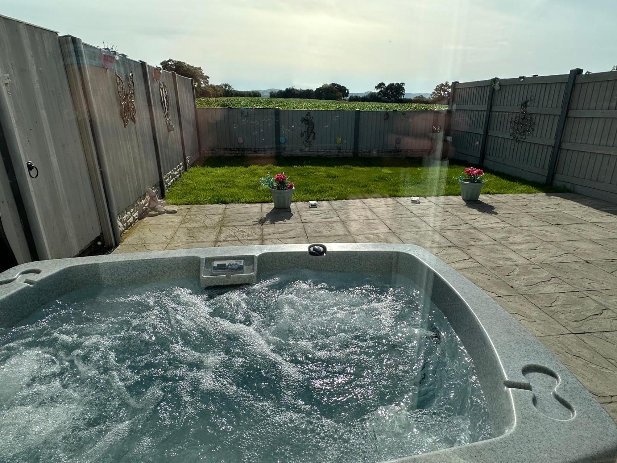 Dwylig Isa Holiday Cottages Rhuddlan Bagian luar foto